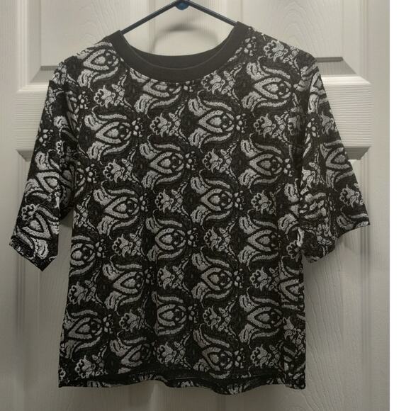 TOPSHOP Women's Size 8 Abstract Patterned Silver & Black Elbow Sleeve Top - Picture 1 of 6